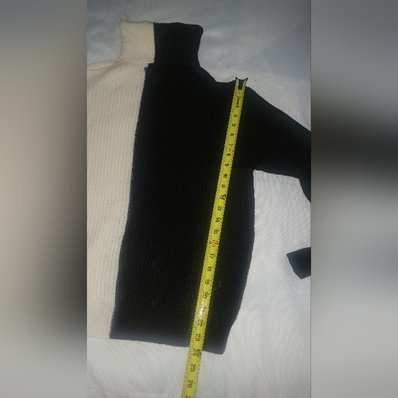 BIBI Color Block Mock Neck Sweater  With Cold Shoulder Women's L lvory Black NWT - Picture 5 of 10